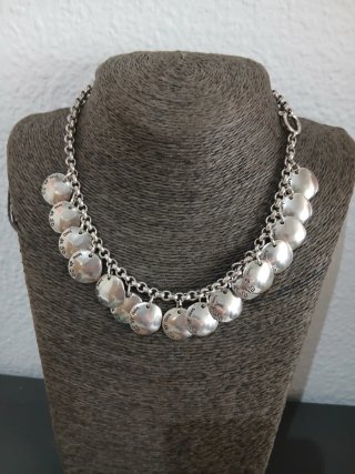 Collar Uno de 50 con candado y monedas