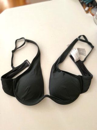 Top Bikini Oysho Verde Oscuro con Aros