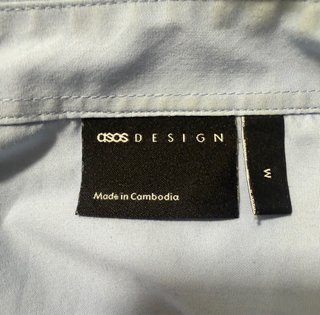 Camisa azul entallada