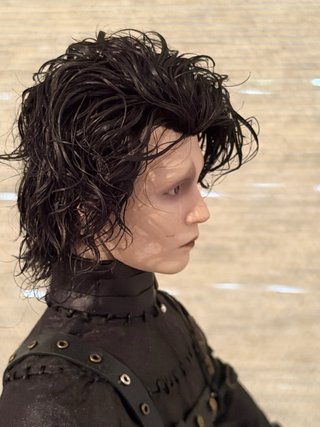 Figura Eduardo Manos Tijeras 1/6 Hot Toys rooted