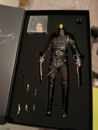 Figura Eduardo Manos Tijeras 1/6 Hot Toys rooted