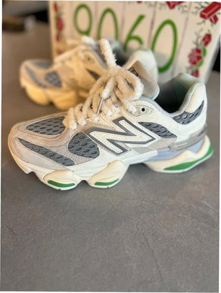 New Balance 9060 Beige/Gris Talla 38