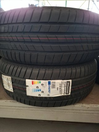 Bridgestone 215/55R17 94W