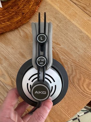 Auriculares AKG K142 HD