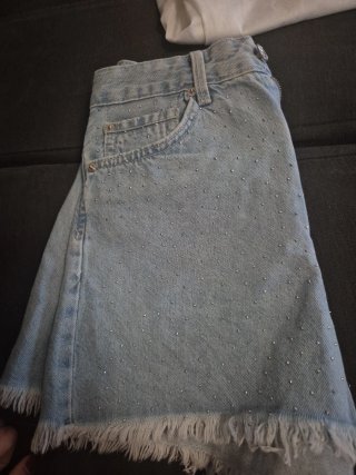 Shorts vaqueros Stradivarius con pedrería