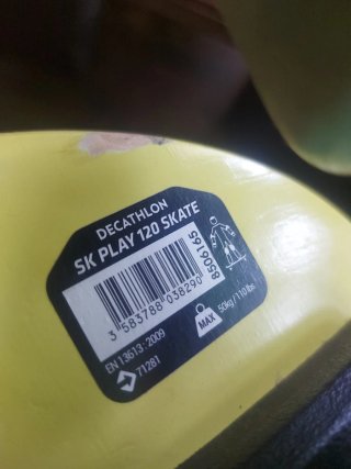 Monopatín con diseño de monstruo