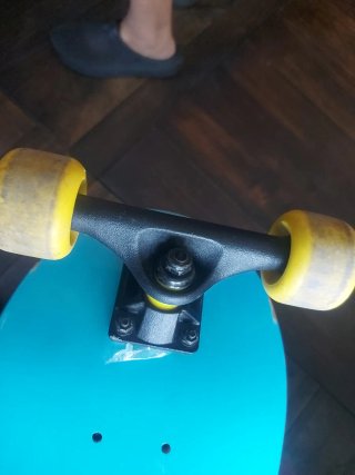 Monopatín con diseño de monstruo