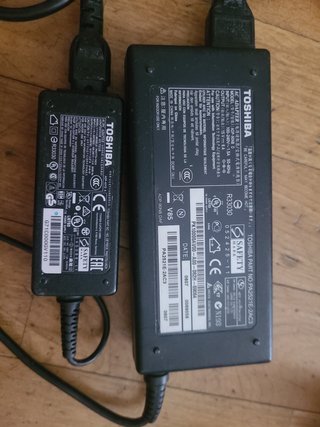 Cargador Toshiba Portátil original se vende por un