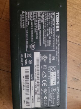 Cargador Toshiba Portátil original se vende por un