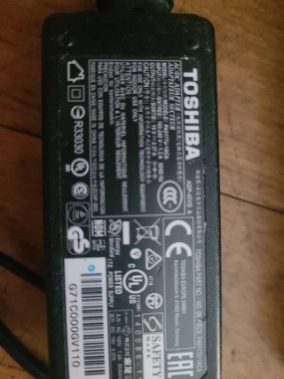Cargador Toshiba Portátil original se vende por un