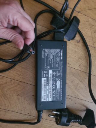 Cargador Toshiba Portátil original se vende por un