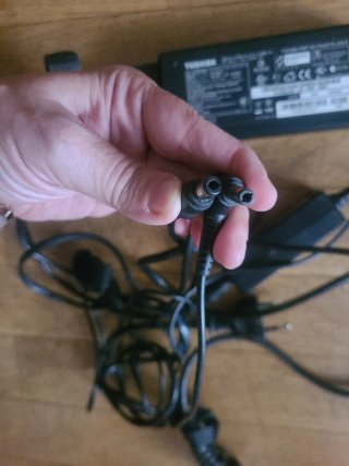 Cargador Toshiba Portátil original se vende por un