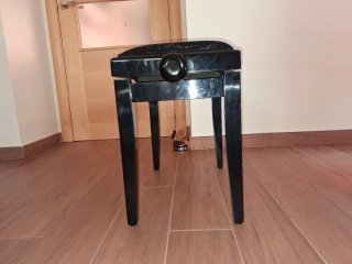 Silla de piano ajustable negra