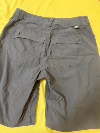 Pantaloncini da escursionismo The North Face grigi