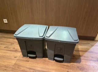 Pareja Cubos Basura Pedal Mediano