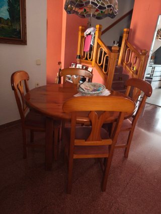 Conjunto mesa y 4 sillas madera maciza