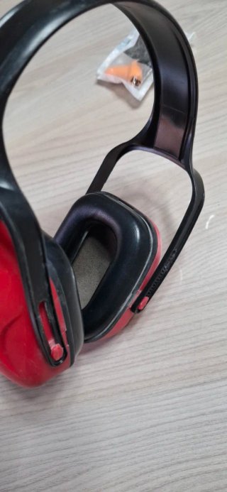 Cuffie protettive rosse con tappi