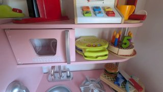 Cocinita de madera infantil rosa