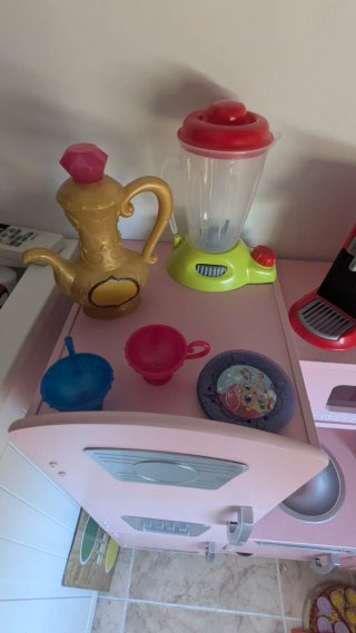 Cocinita de madera infantil rosa