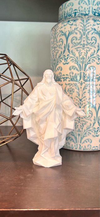 Estatua geométrica de Jesús