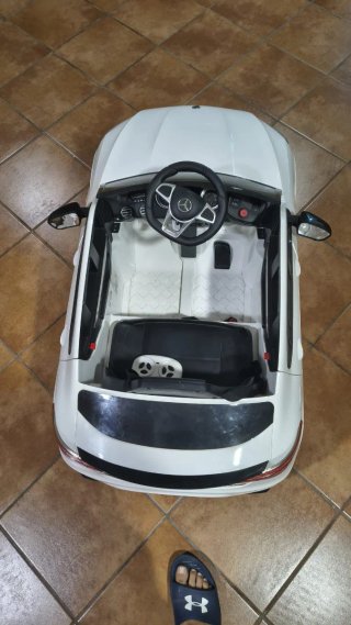 Coche eléctrico infantil blanco