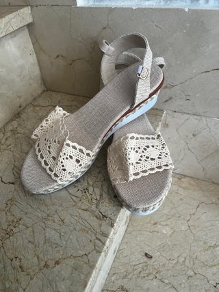 Alpargatas cuña beige talla 42