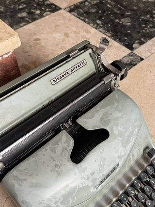 Máquina de escribir Hispano Olivetti Lexicon 80