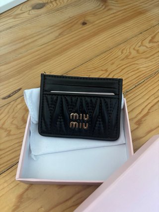 Portacartellini Miu Miu nero trapuntato