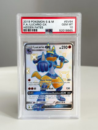 Carta Pokémon Lucario GX SV64 PSA 10