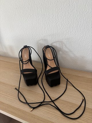 Zapatos de tacón con plataforma negros