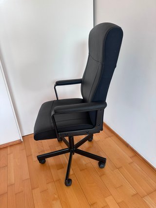 Silla de oficina giratoria y regulable
