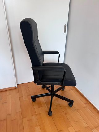Silla de oficina giratoria y regulable