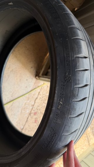 Michelin Pilot Sport 4S 235/35 ZR19