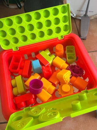 Mesa de actividades para bebé