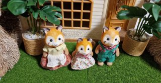 Familia Panda Rojo Sylvanian Families