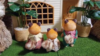 Familia Panda Rojo Sylvanian Families