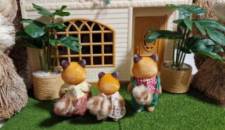 Familia Panda Rojo Sylvanian Families
