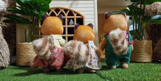 Familia Panda Rojo Sylvanian Families