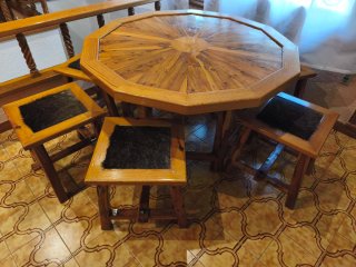 Mesa y 6 taburetes piel jabalí
