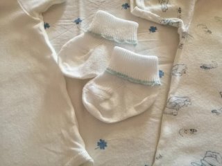 Coppia body e calzette neonato