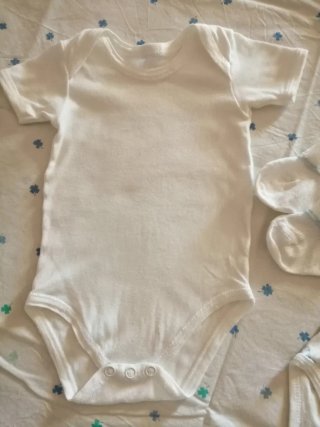 Coppia body e calzette neonato