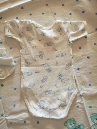 Coppia body e calzette neonato