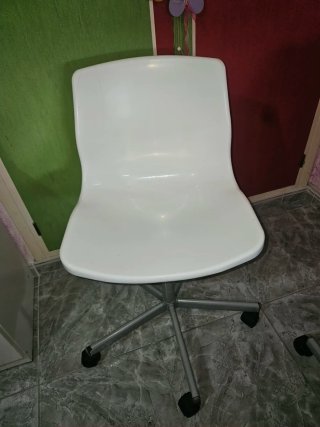 Silla de oficina con ruedas
