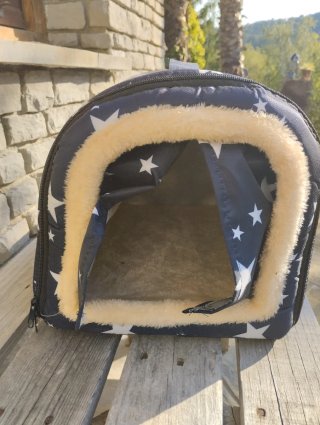 Cama para gato con estrellas