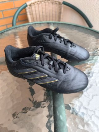 Botas de fútbol Adidas Copa Negras y Doradas