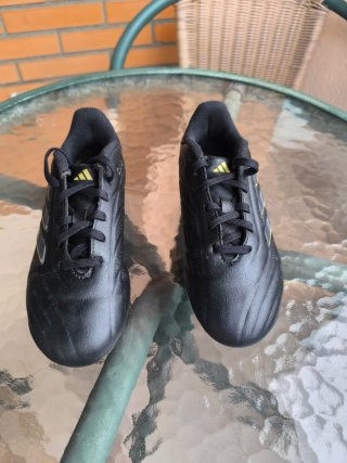 Botas de fútbol Adidas Copa Negras y Doradas