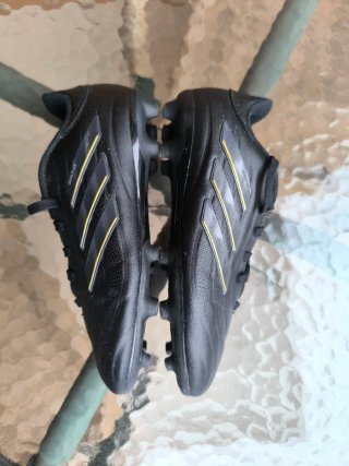 Botas de fútbol Adidas Copa Negras y Doradas