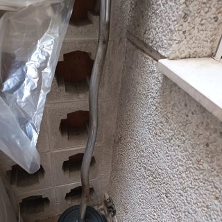 Barra de pesas curva con discos