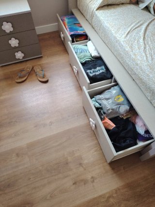Cama y escritorio infantil niña
