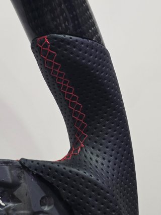 Volante Fibra Carbono con Pantalla Golf